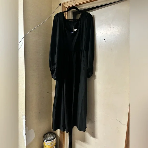 Double Host Pick! Pinup Couture Black Lucrezia long sleeve maxi dress NWT Sz XL - Picture 2 of 3